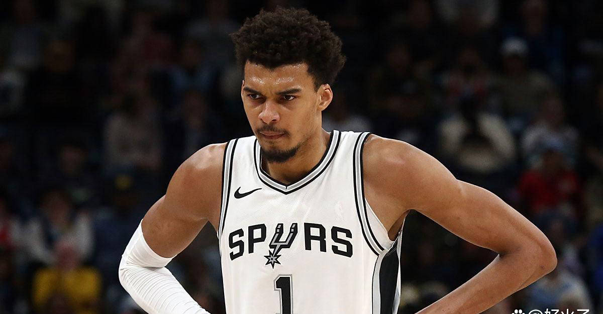 维克托·文班亚马与哈基姆·奥拉朱旺共同训练,展现“夏日趣事”