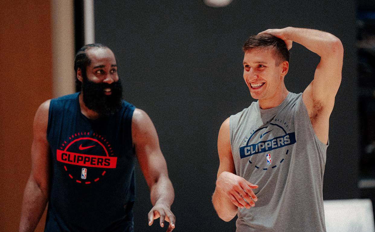 詹姆斯·哈登全力加练展现冲击总冠军决心