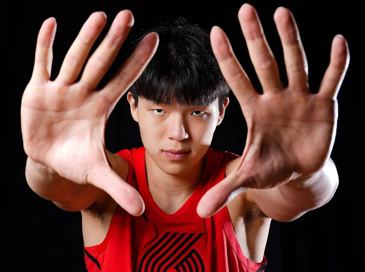 杨瀚森荣登NBA新秀70分,圆梦最佳新秀殿堂,球迷激动不已