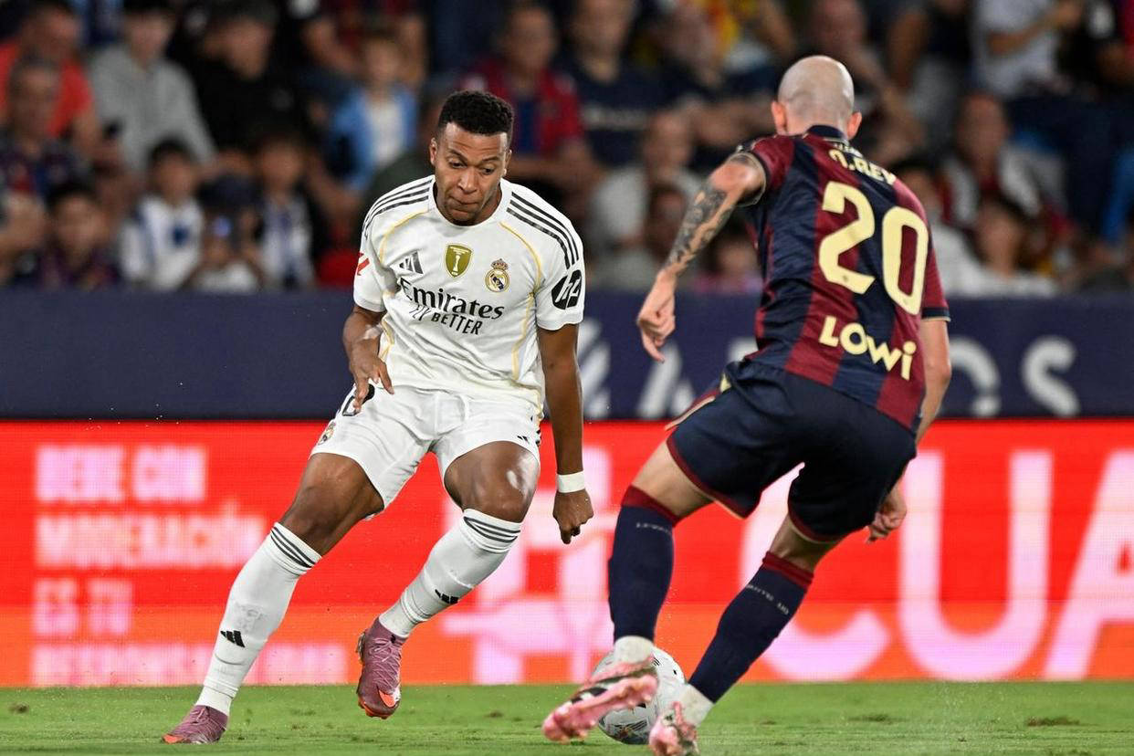 姆巴佩神奇进球,居莱尔大师级助攻辅佐